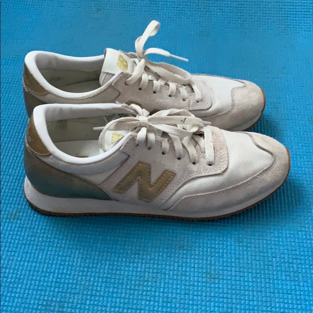💜New balance sneakers- white gold